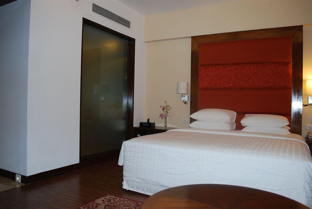 Four Points By Sheraton Ahmedabad Eksteriør billede