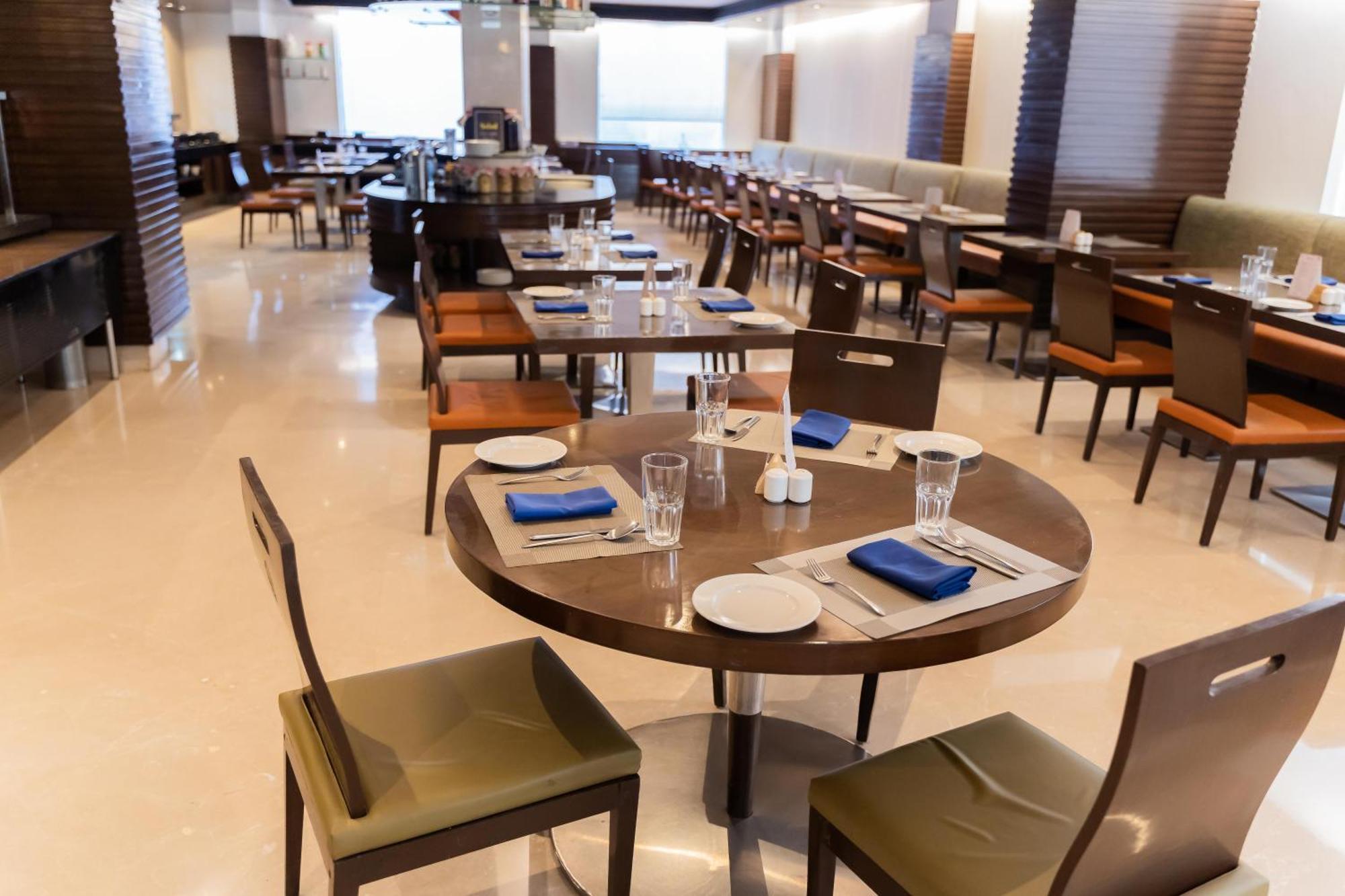 Four Points By Sheraton Ahmedabad Eksteriør billede