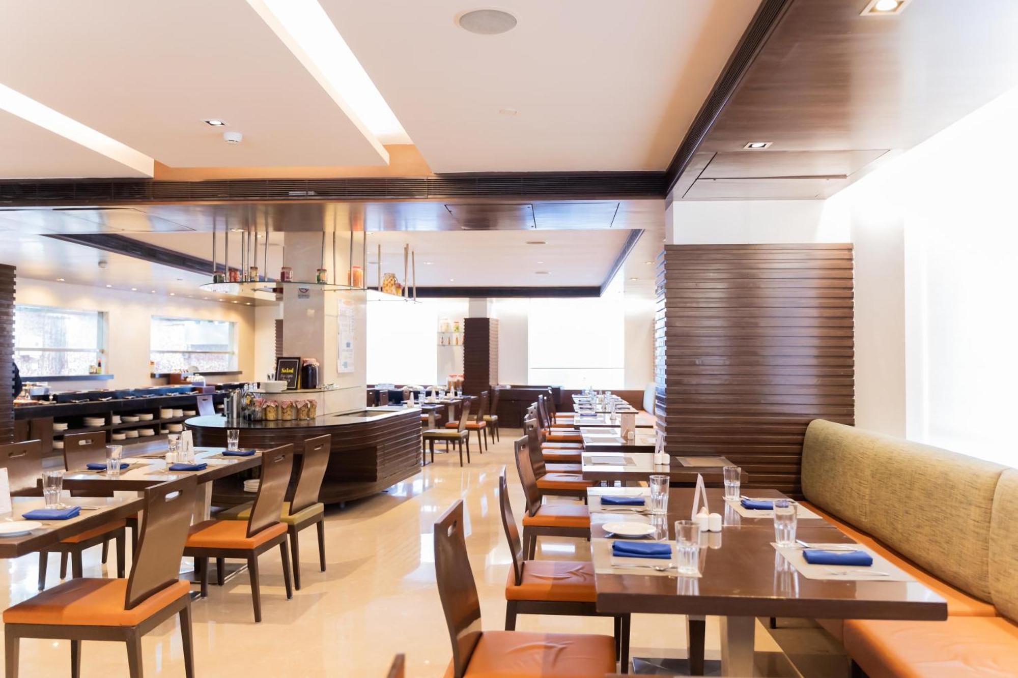 Four Points By Sheraton Ahmedabad Eksteriør billede