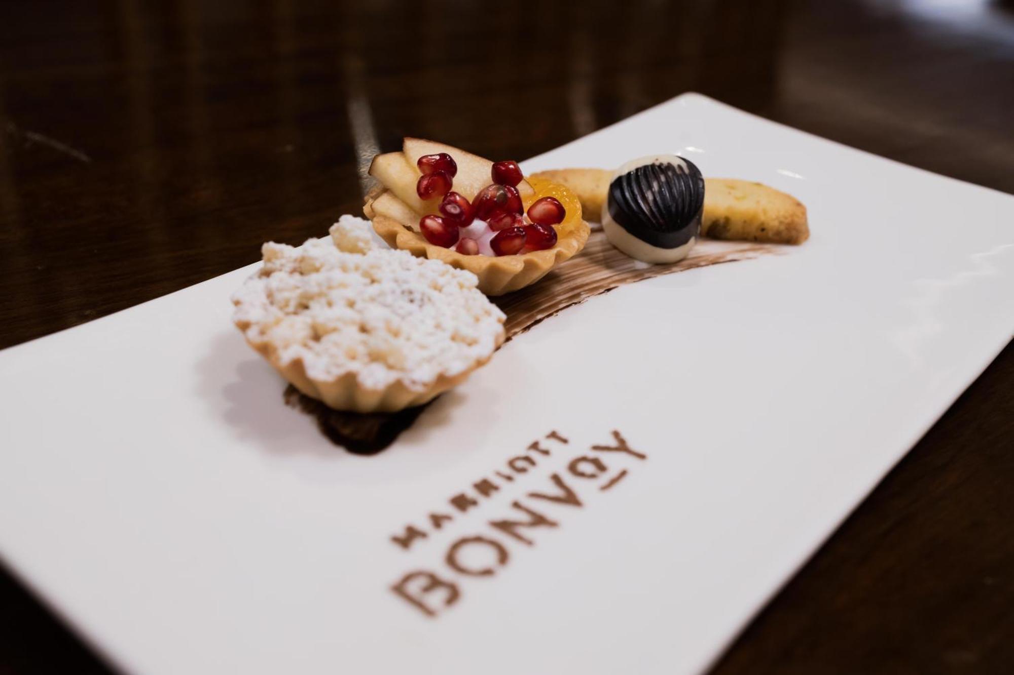 Four Points By Sheraton Ahmedabad Eksteriør billede