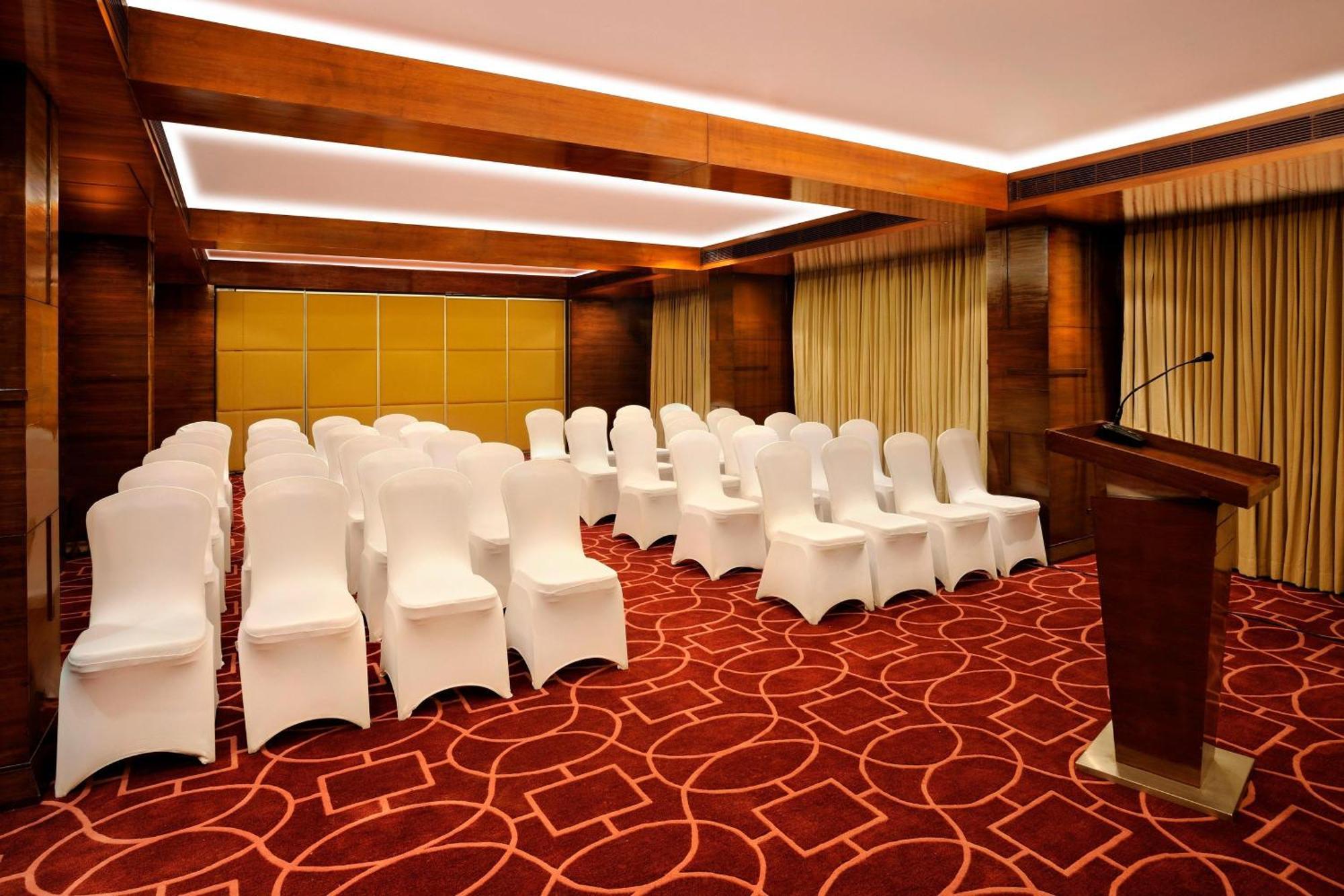 Four Points By Sheraton Ahmedabad Eksteriør billede