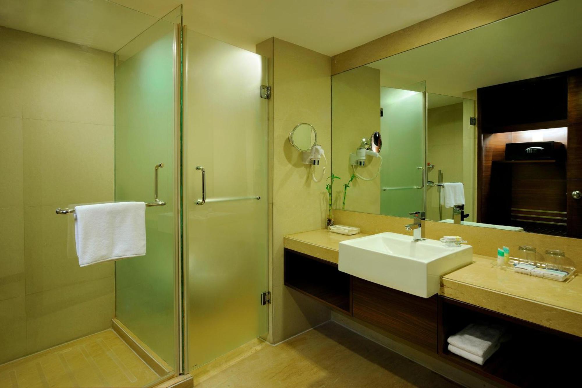 Four Points By Sheraton Ahmedabad Eksteriør billede